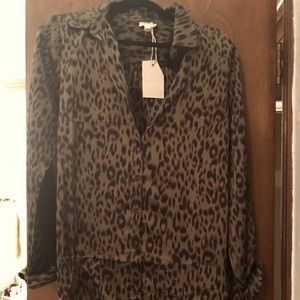 NWT Hem & Thread Medium silky blouse